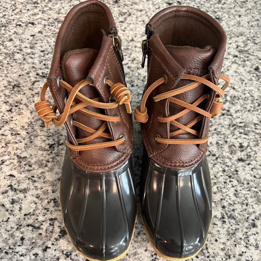 NIB Girls Brown Sperry Duck Boots